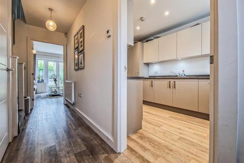 11 Brookside Crescent, Westcliff-on-sea, SS0 0EL