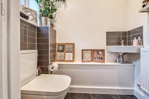 11 Brookside Crescent, Westcliff-on-sea, SS0 0EL