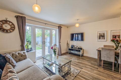 11 Brookside Crescent, Westcliff-on-sea, SS0 0EL