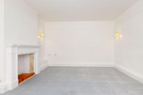 2 bedroom maisonette for sale, West Street, Coggeshall, Colchester