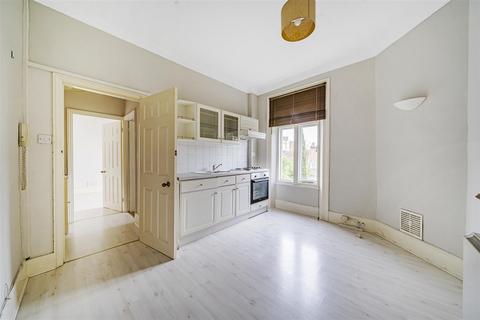 6a South Bank Terrace, Surbiton, KT6 6DG