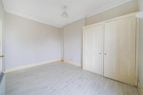 6a South Bank Terrace, Surbiton, KT6 6DG