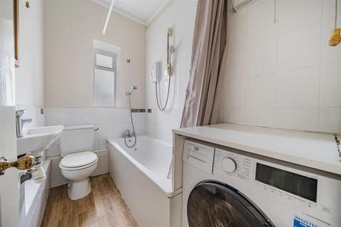 6a South Bank Terrace, Surbiton, KT6 6DG