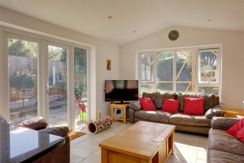 4 bedroom detached house for sale, Carisbrooke Avenue, Clacton-On-Sea CO15
