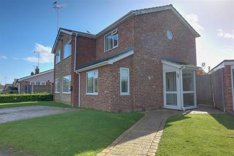 4 bedroom detached house for sale, Carisbrooke Avenue, Clacton-On-Sea CO15