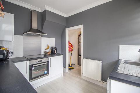 2 bedroom flat for sale, Carisbrooke Road, Westcliff-on-Sea SS0