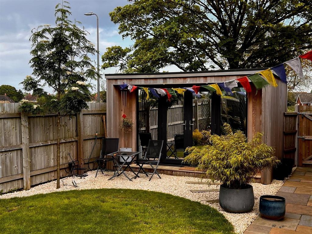 Garden rear 3.jpg