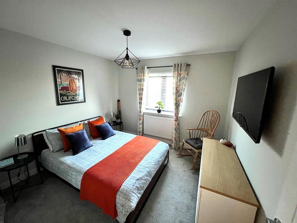 Bed 2.jpg