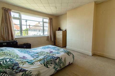 8 Chase Gardens, Westcliff-on-sea, SS0 0RS