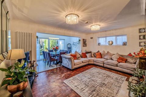 4 bedroom detached house for sale, Chase Gardens, Westcliff-on-Sea SS0