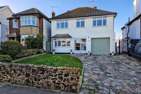 17 Chase Gardens, Westcliff-on-sea, SS0 0RS