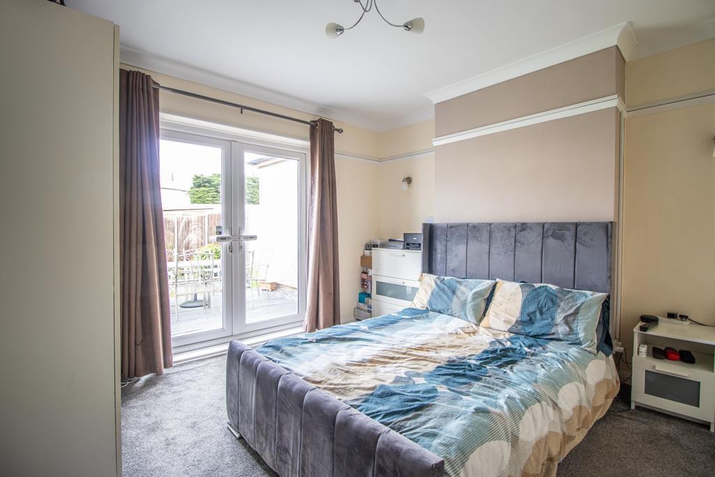 Bedroom/Dining Room
