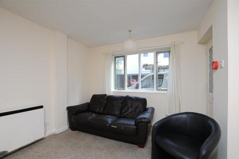 3 bedroom house to rent, Wilson Place, Cave Street