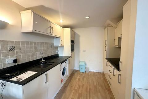 3 bedroom house to rent, Wilson Place, Cave Street