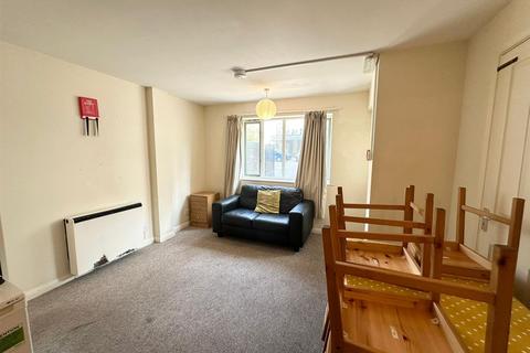 3 bedroom house to rent, Wilson Place, Cave Street