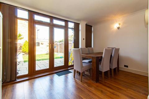 401 Arterial Road, Leigh-on-sea, SS9 4DZ