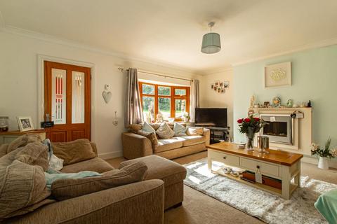 401 Arterial Road, Leigh-on-sea, SS9 4DZ