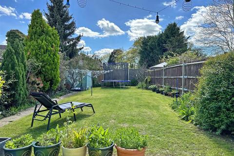 3 bedroom semi-detached house for sale, Staplehurst Close, Reigate