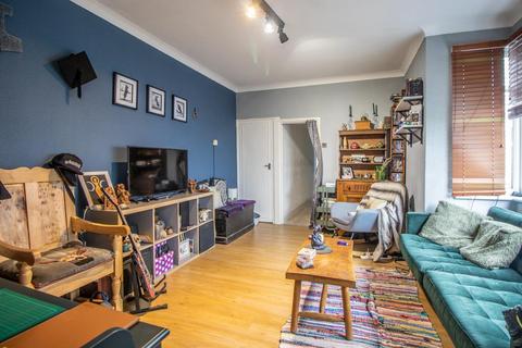 2 bedroom flat for sale, St Helens Road, Westcliff-on-Sea SS0