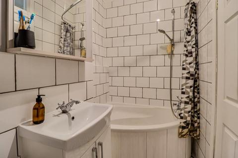 16 Chase Road, Southend-on-sea, SS1 2RE