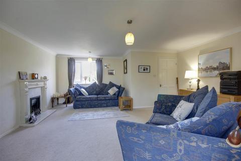 5 Augustus Drive, Brough, HU15 1DH