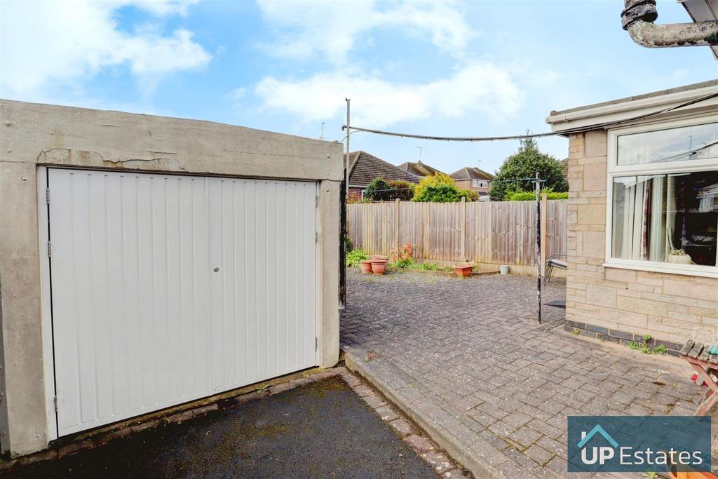 Garage/Garden