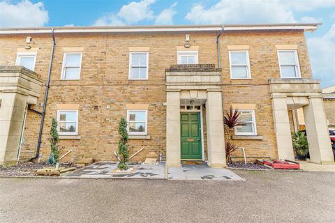 66 Horseshoe Crescent, Shoeburyness, Southend-on-sea, SS3 9WL