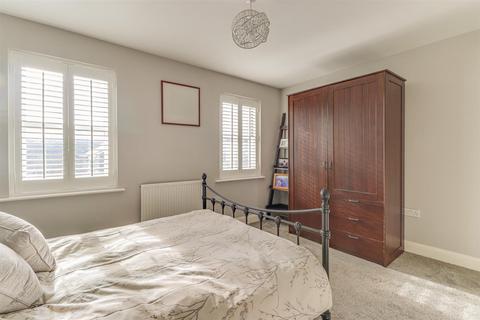 66 Horseshoe Crescent, Shoeburyness, Southend-on-sea, SS3 9WL