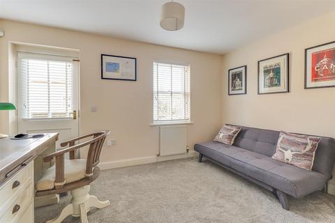 66 Horseshoe Crescent, Shoeburyness, Southend-on-sea, SS3 9WL