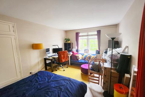 Studio to rent, Langford Court, 22 Abbey Road, St Johns Wood, London, NW8