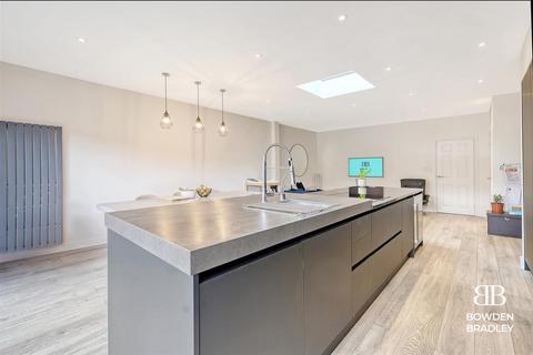32 Beech Grove, Ilford, IG6 3AR