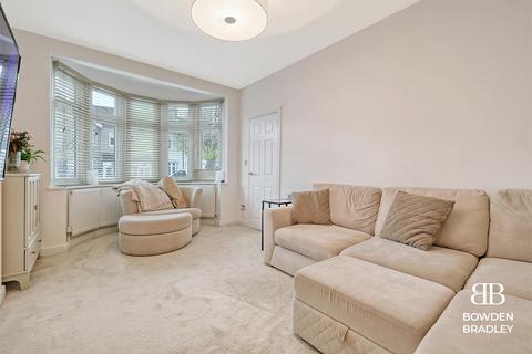 32 Beech Grove, Ilford, IG6 3AR