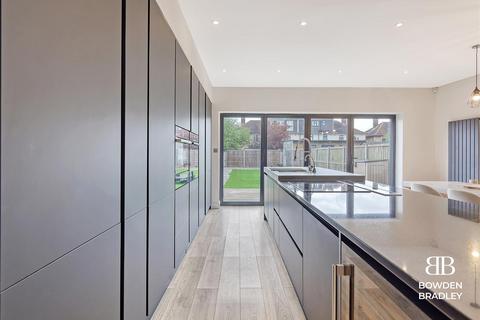 32 Beech Grove, Ilford, IG6 3AR