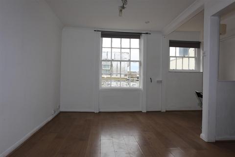 Studio to rent, Bedford Square, Brighton