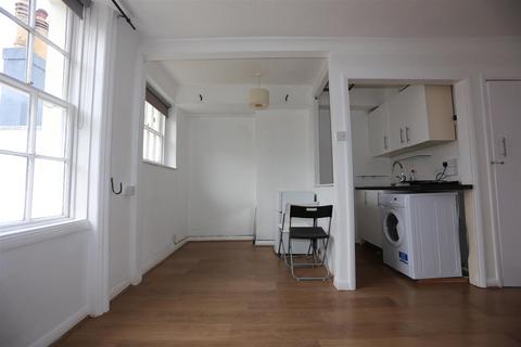 Studio to rent, Bedford Square, Brighton