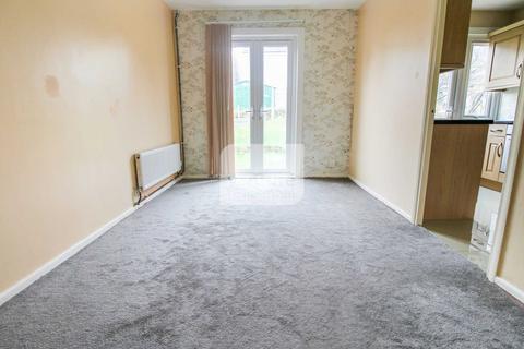 3 bedroom semi-detached house to rent, Hockwell Ring, Luton LU4