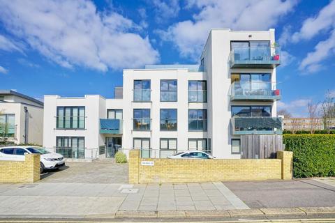2 bedroom flat to rent, The Upper Drive, Hove