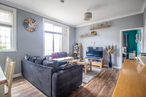 1 bedroom flat for sale, Canewdon Road, Westcliff-on-Sea SS0