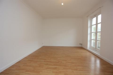 2 bedroom flat to rent, Park View, West Drive, Brighton