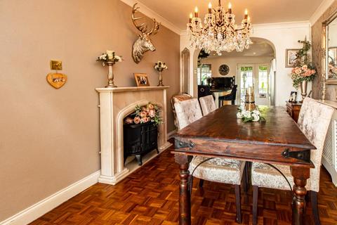 21 Blatches Chase, Leigh-on-sea, SS9 5SY