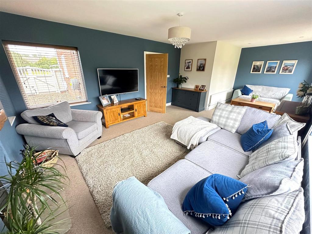 Lounge 3.jpg