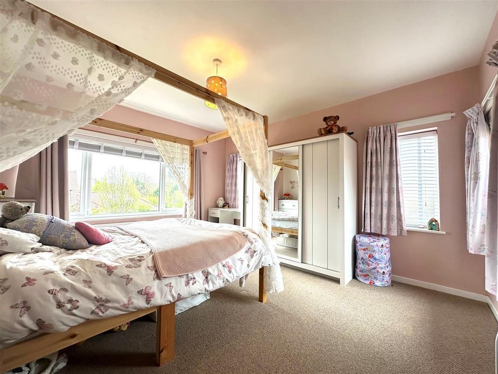 Bed 2.jpg