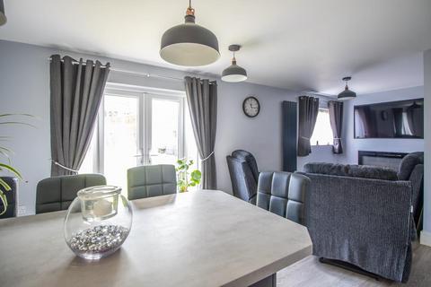 2 bedroom house for sale, Rayleigh Road, Leigh-on-Sea SS9