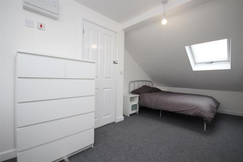 Flat to rent, Long Drive, Acton, W3 7PP