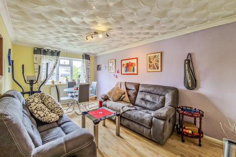3 bedroom flat for sale, Carlton Avenue, Westcliff-on-Sea SS0
