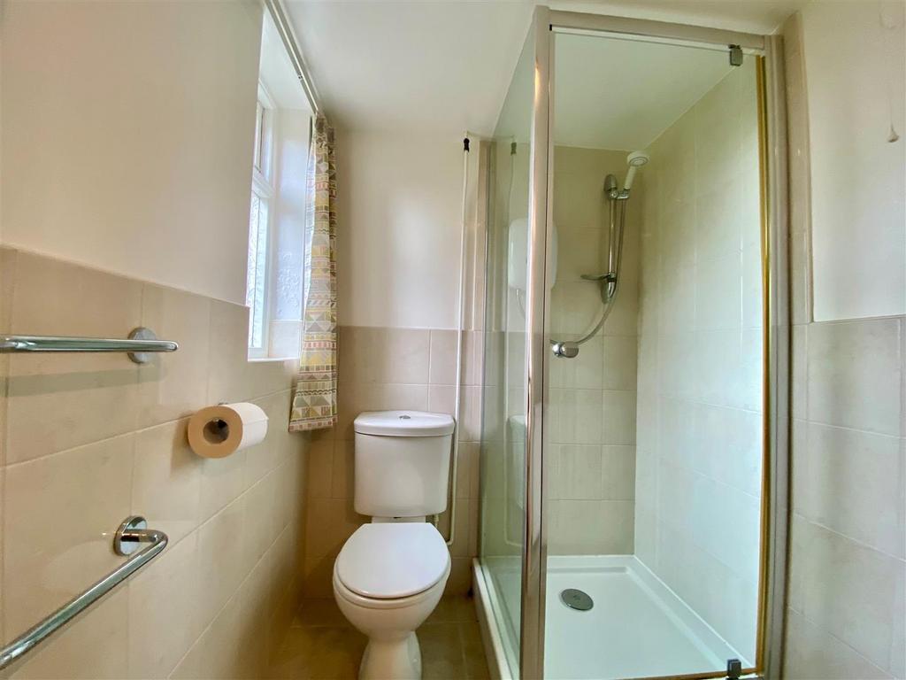 2 ml lshower room.jpg
