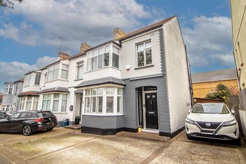 3 bedroom end of terrace house for sale, Seaforth Avenue, Southend-on-Sea SS2