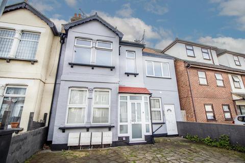 2 bedroom flat for sale, South Avenue, Southend-on-Sea SS2