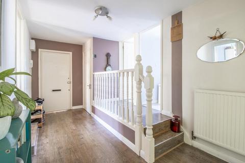 2 bedroom flat for sale, Station Road, Westcliff-on-Sea SS0