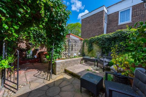 17 Byron Close, Basingstoke, RG24 9BN